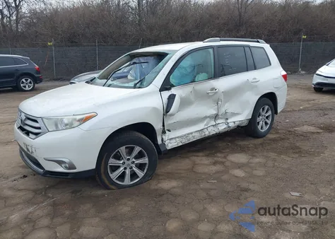 2012 Toyota Highlander Base V6 z USA, uszkodzony, nr VIN 5TDBK3EH3CS155727